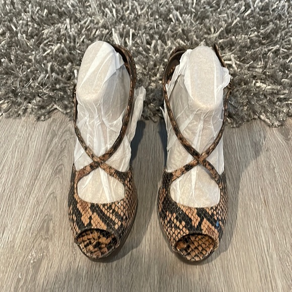 Stuart Weizmann Snake Print Leather Platform Heels Size 6M - Picture 1 of 6